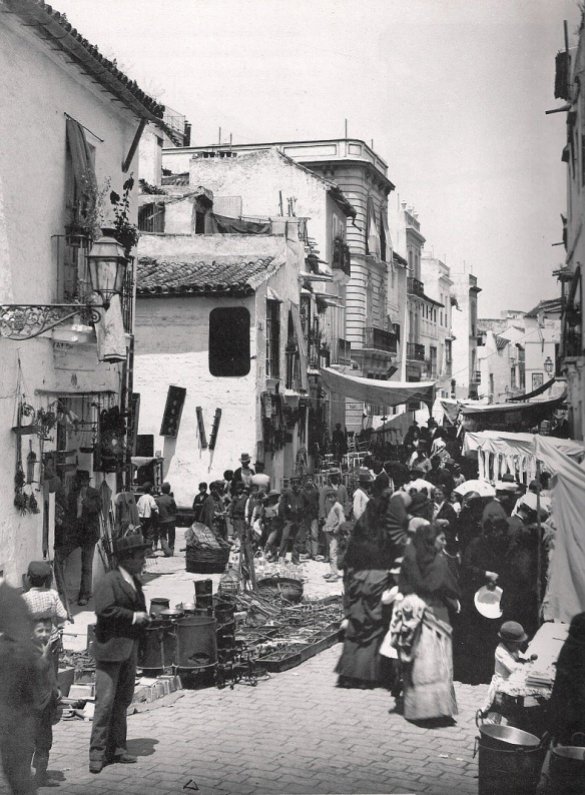 Mercadillo de la calle Feria a finales del siglo XIX. Foto: Lucien Levy.