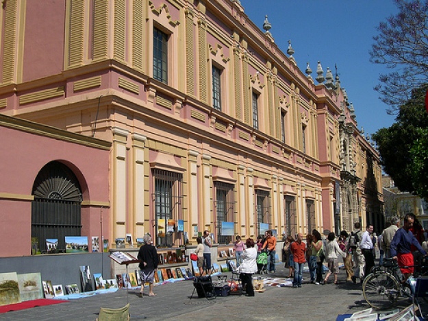 Mercadillo de arte de la plaza del Museo. Foto realizada por: viajarasevilla.com